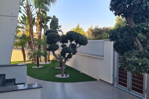 4 bedrooms Villa in Agios Tychonas, Cyprus No. 37042 20