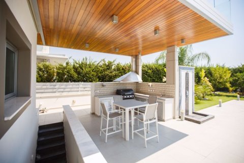 4 bedrooms Villa in Agios Tychonas, Cyprus No. 37042 7