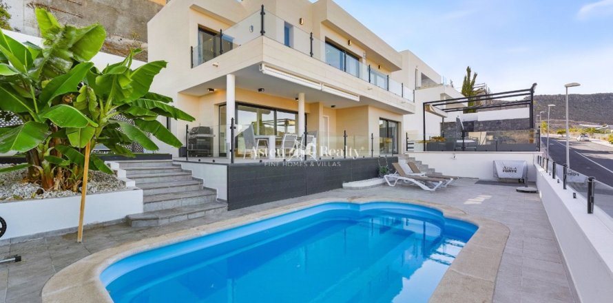 3 bedrooms Villa on the Tenerife, Spain No. 129443
