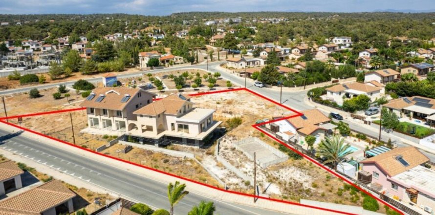 624m² Commercial property in Limassol, Cyprus No. 104961