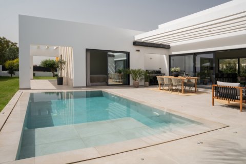 4 bedrooms Villa in Estepona, Spain No. 27581