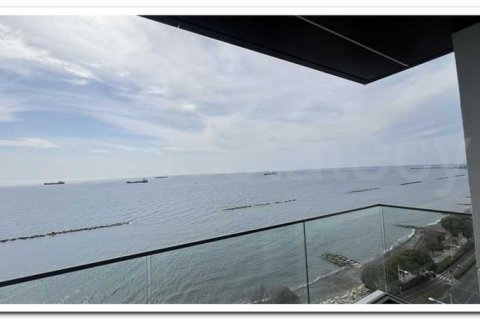 3 bedrooms Apartment in Limassol, Cyprus No. 84143 1