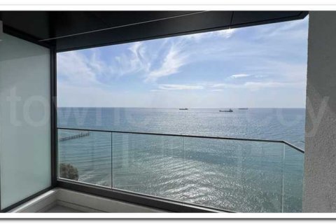 3 bedrooms Apartment in Limassol, Cyprus No. 84143 16