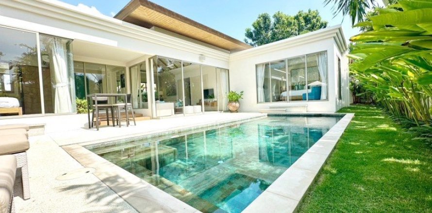 3 bedrooms Villa on the Phuket, Thailand No. 97147