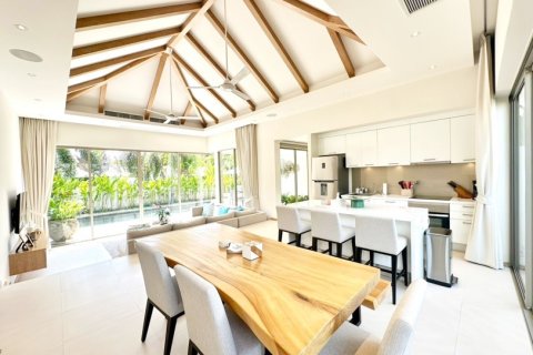 3 bedrooms Villa in Phuket, Thailand No. 97147 3