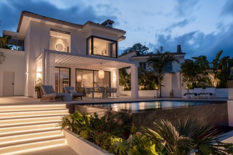 5 bedrooms Villa in Nueva Andalucia, Spain No. 27132