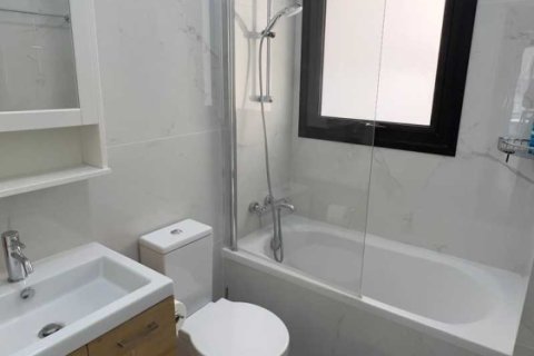 2 bedrooms Penthouse in Limassol, Cyprus No. 65626 9