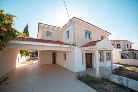 4 bedrooms Villa in Latsia, Cyprus No. 80640 3