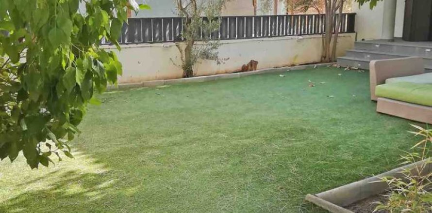 6 chambres House à Strovolos, Cyprus No. 29793