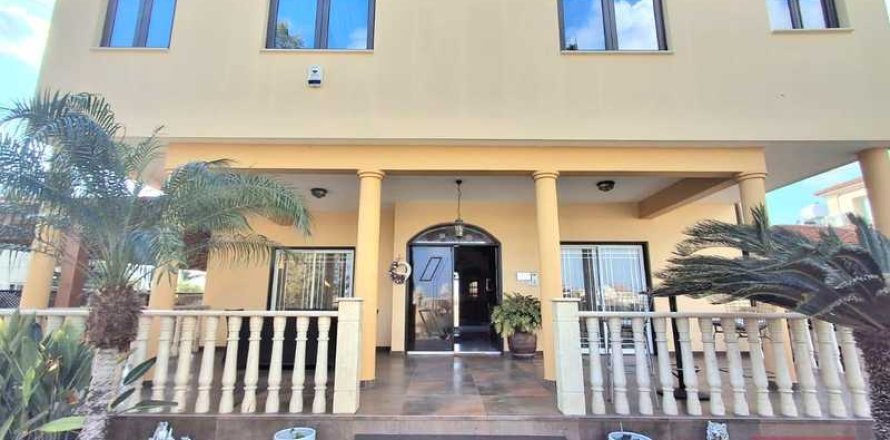 5 bedrooms Villa in Livadia, Cyprus No. 79650