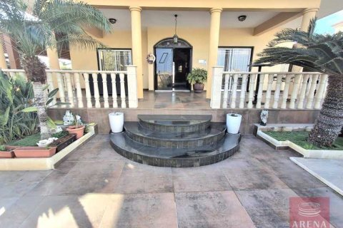 5 bedrooms Villa in Livadia, Cyprus No. 79650 2