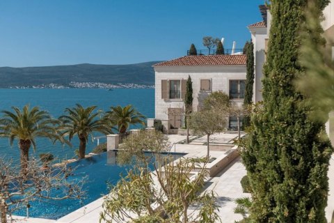 1 bedroom Apartment in Tivat, Montenegro No. 66917 1