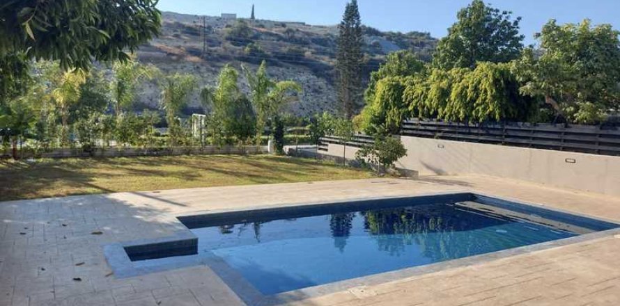 6 bedrooms House in Agios Tychonas, Cyprus No. 65403