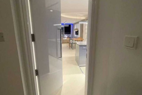 3 bedrooms Apartment in Limassol, Cyprus No. 40876 10