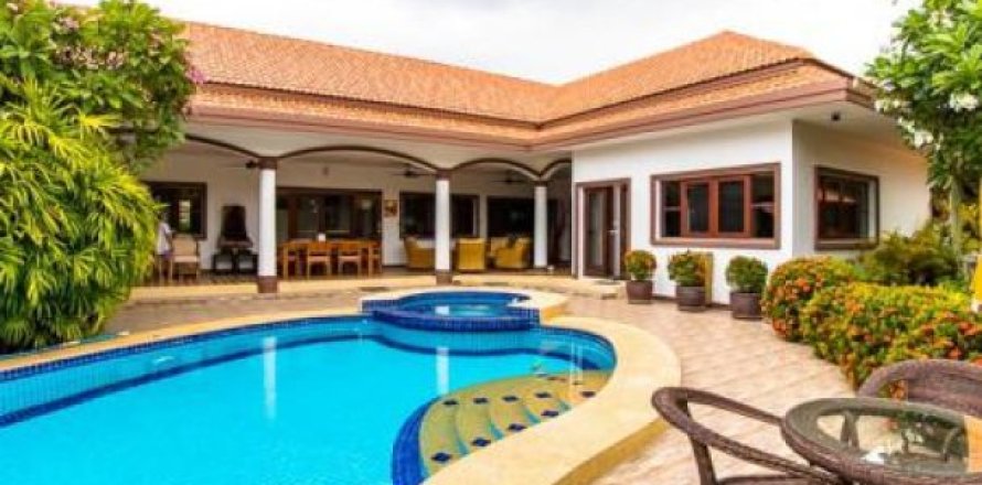 3 bedrooms Villa in Hua Hin, Thailand No. 96548