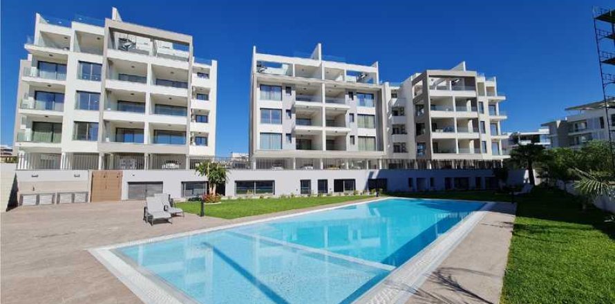 2 bedrooms Apartment in Germasogeia, Cyprus No. 84121