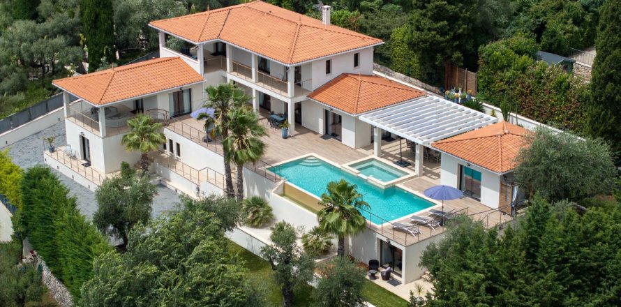 4 chambres Villa à Châteauneuf-Grasse, France No. 67930