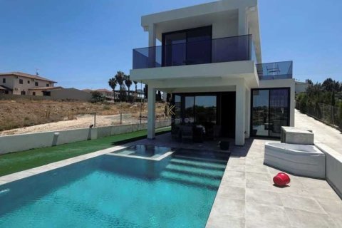 6 dormitorios House en Aradippou, Cyprus No. 39324 3