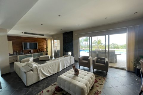 4 bedrooms Villa in Limassol, Cyprus No. 37657 6