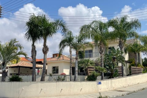 4 bedrooms Villa in Limassol, Cyprus No. 37657 1