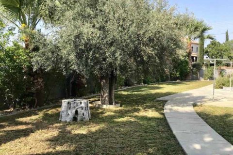 Дом с 7 спальнями в Лация, Кипр №75682 7