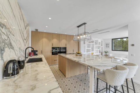 4 bedrooms Villa in Le Cannet, France No. 99321 5