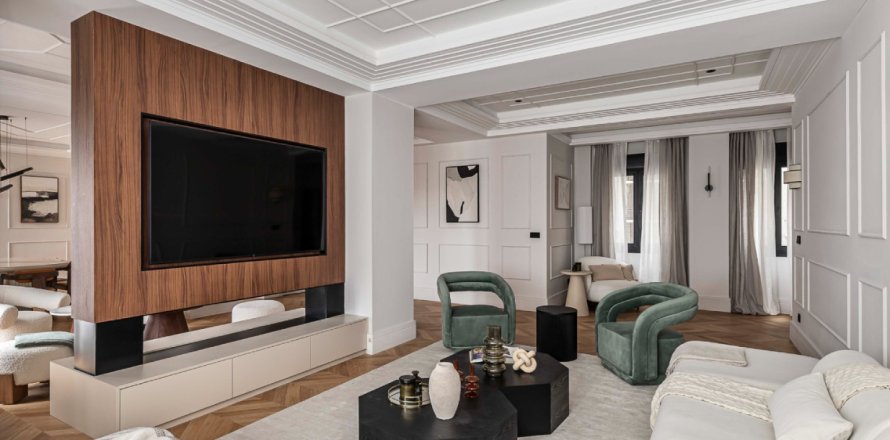 4 bedrooms Apartment in Madrid, Spain No. 89973