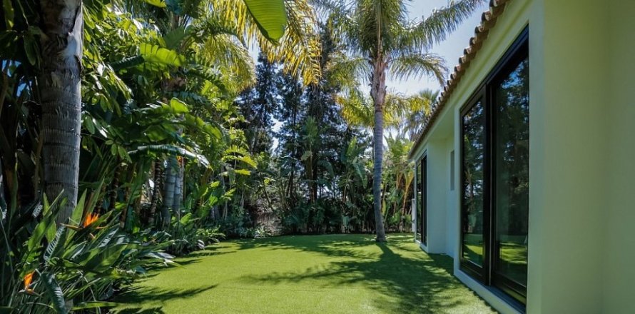 Недвижимость с 4 спальнями в Tan Xuan, Вьетнам №25221