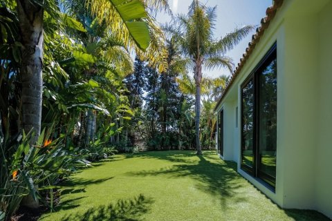 4 bedrooms House in Marbella, Spain No. 25221