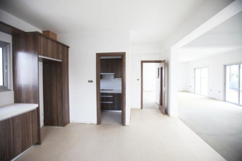 4 bedrooms Villa in Nicosia, Cyprus No. 106970 5