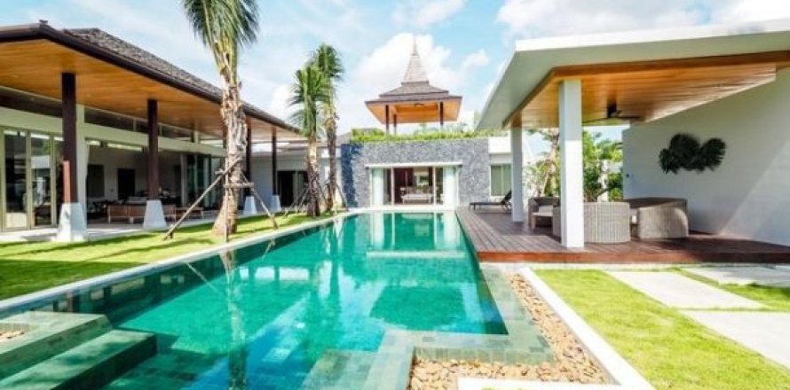 3 bedrooms Villa on the Phuket, Thailand No. 96402