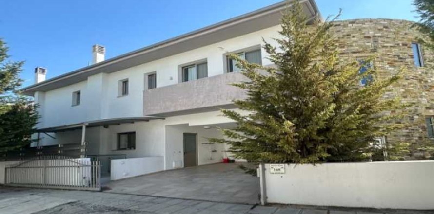 4 bedrooms House in Lakatamia, Cyprus No. 101852