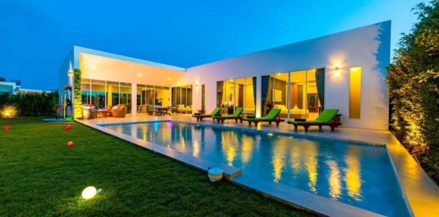 4 bedrooms Villa in Hua Hin, Thailand No. 97292