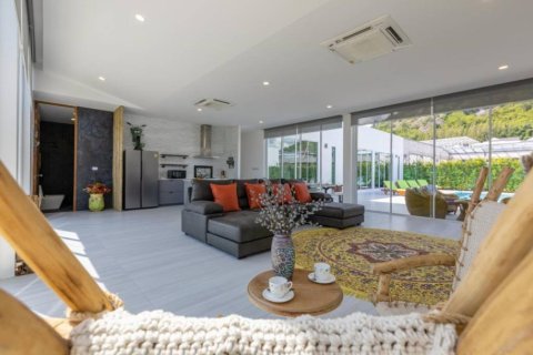 4 bedrooms Villa in Hua Hin, Thailand No. 97292 8