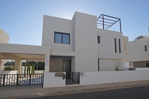 3 bedrooms Villa in Famagusta, Cyprus No. 101511 6