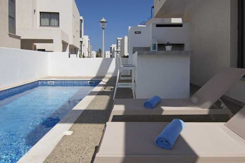 3 bedrooms Villa in Famagusta, Cyprus No. 101511 4