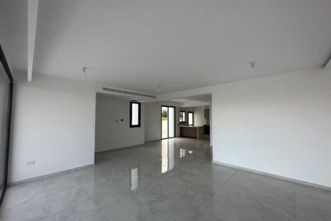 4 bedrooms House in Geroskípou, Cyprus No. 81402 8