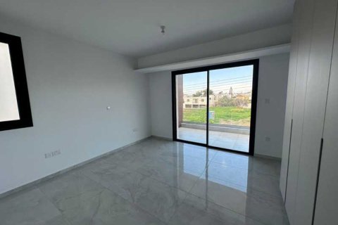 4 bedrooms House in Geroskípou, Cyprus No. 81402 3