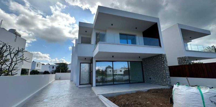 4 bedrooms House in Geroskípou, Cyprus No. 81402