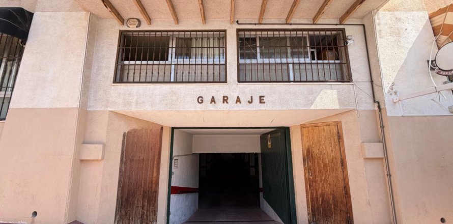 2800m² Commercial property in Torrevieja, Spain No. 125731
