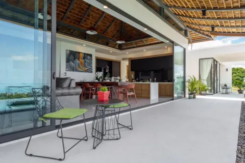 3 bedrooms Villa on the Chaweng Beach, Thailand No. 3025 2