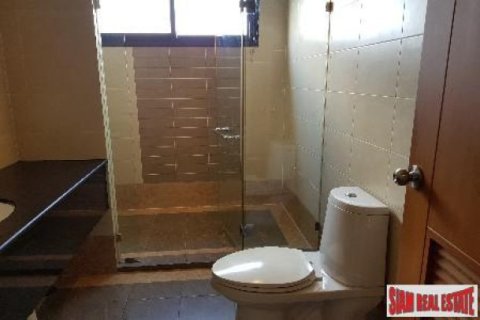 2 bedrooms House in Bangkok, Thailand No. 96745 11