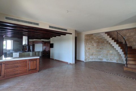 4 bedrooms House in Paphos, Cyprus No. 75926 7