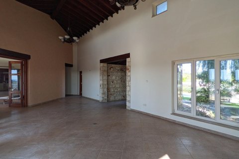 4 bedrooms House in Paphos, Cyprus No. 75926 18