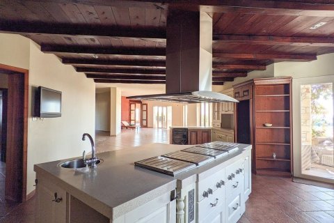 4 bedrooms House in Paphos, Cyprus No. 75926 10