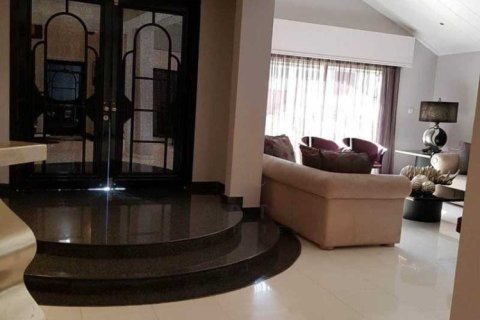 4 bedrooms Villa in Limassol, Cyprus No. 63281 6