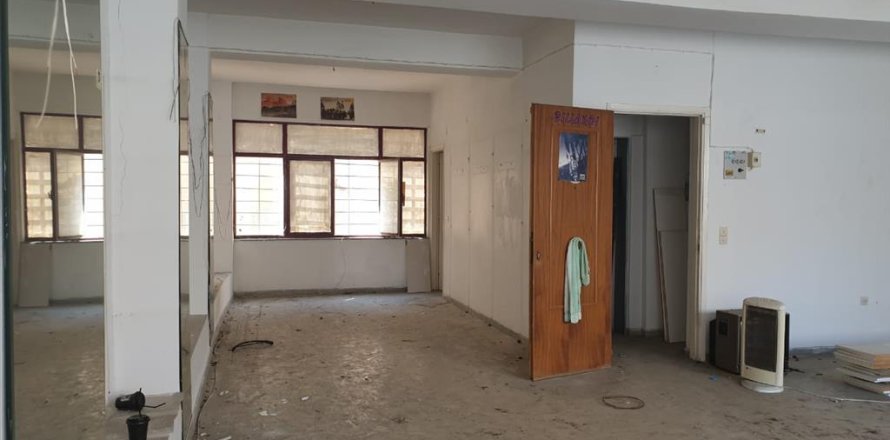 715m² Building in Athens, Greece No. 57088