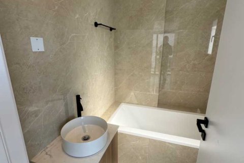 3 bedrooms Penthouse in Limassol, Cyprus No. 104098 7