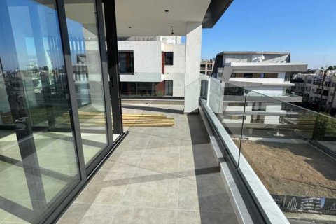 3 bedrooms Penthouse in Limassol, Cyprus No. 104098 1