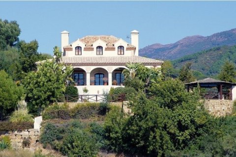 4 bedrooms House in Benahavis, Spain No. 25289